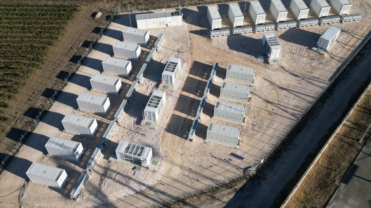 Metlen και Dolomiti Energia: Νέο σύστημα μπαταριών 25 MW εγκαινιάστηκε στην Απουλία 2 Metlen και Dolomiti Energia: Νέο σύστημα μπαταριών 25 MW εγκαινιάστηκε στην Απουλία