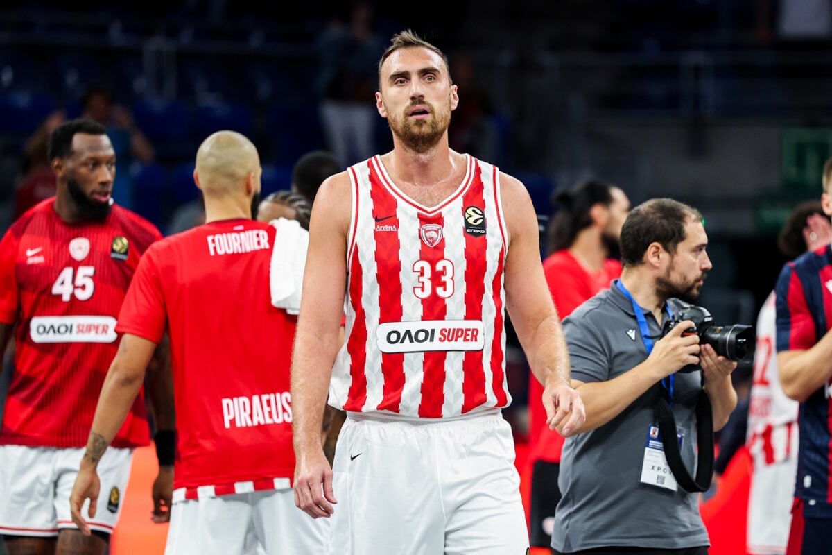 Ολυμπιακός: Χωρίς τον Νίκολα Μιλουτίνοφ και στον τελικό του Super Cup