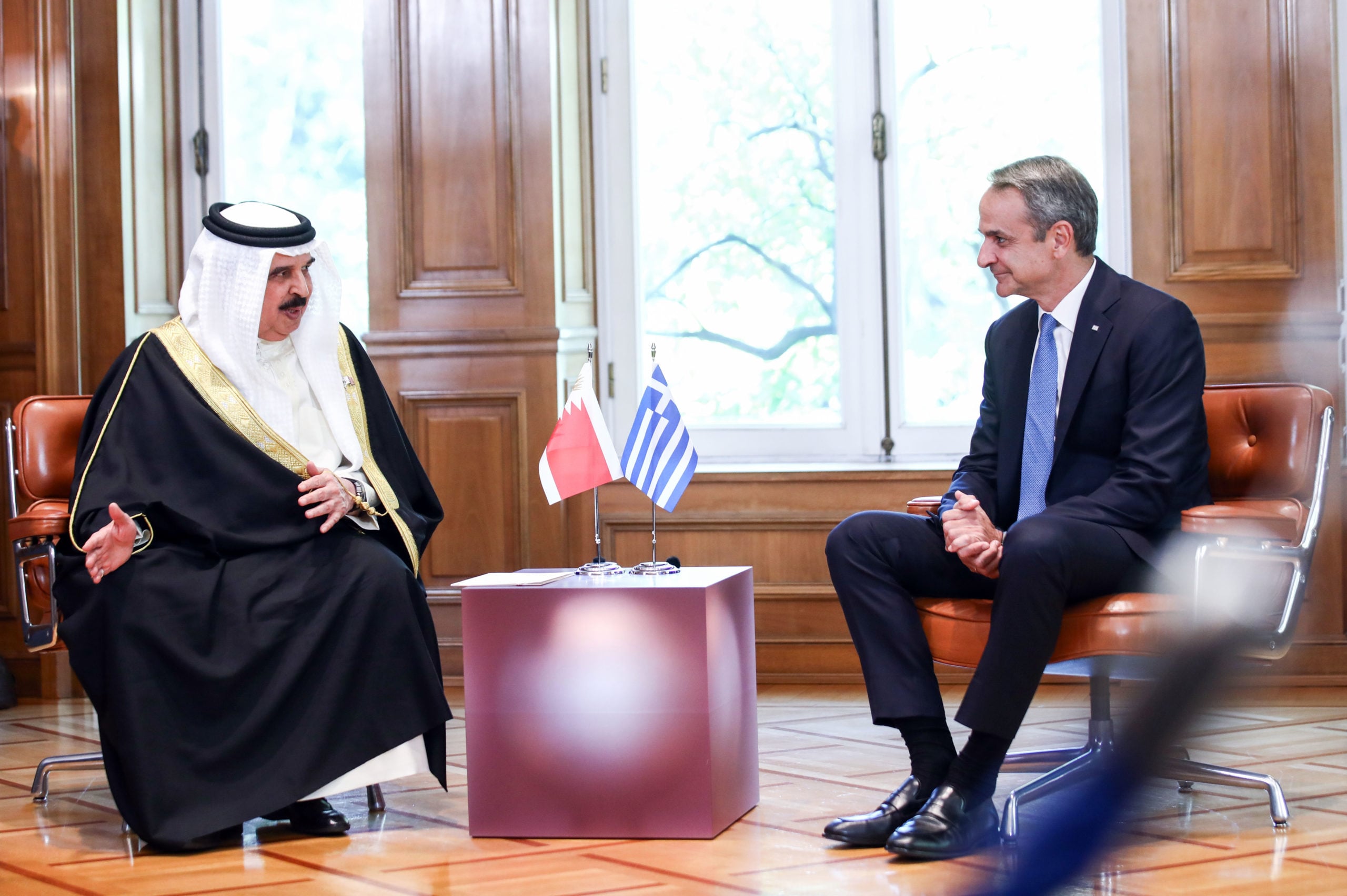 Μητσοτάκης με τον βασιλιά του Μπαχρέιν: Ενίσχυση της διμερούς οικονομικής συνεργασίας