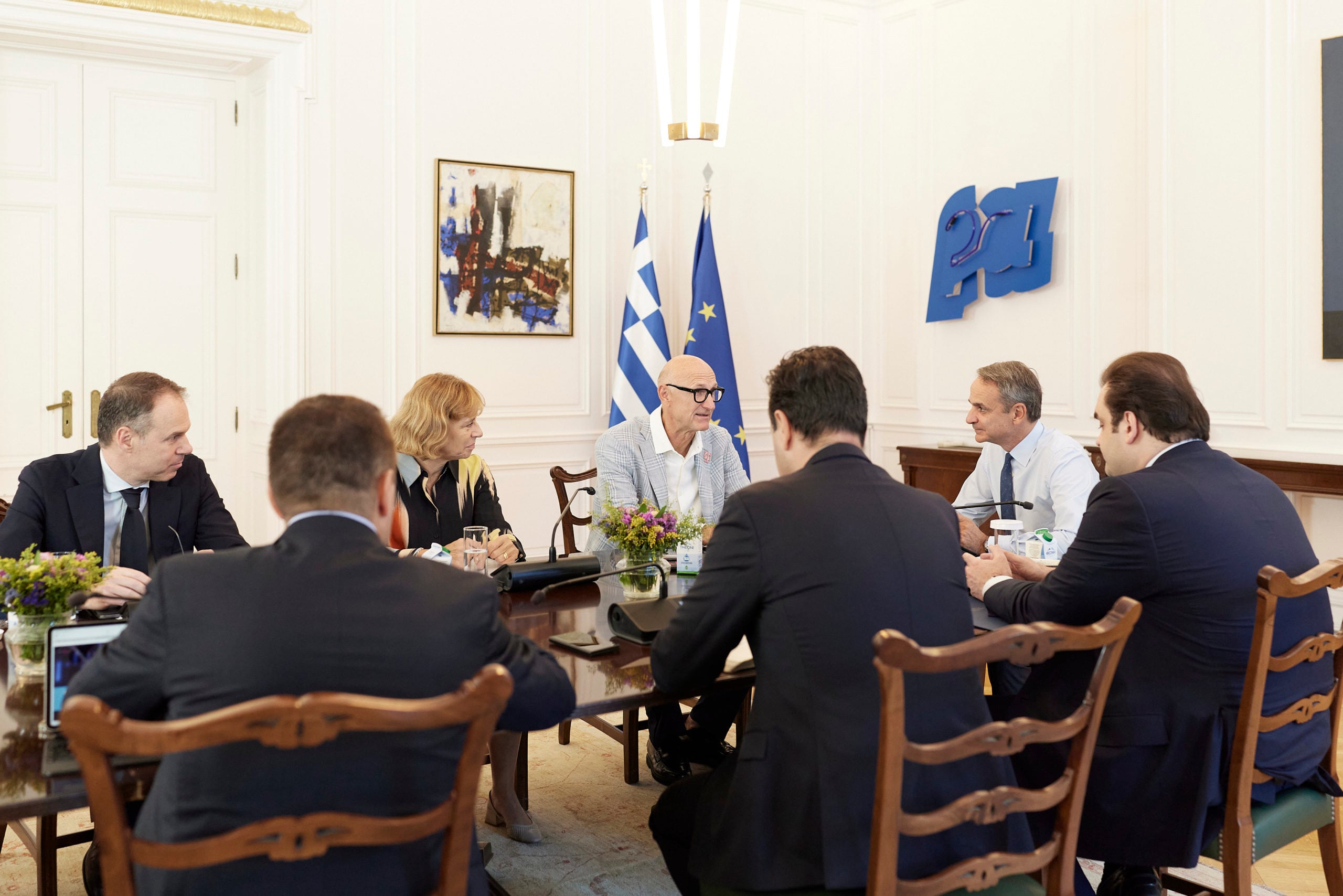 Συνάντηση Μητσοτάκη με τον διευθύνοντα σύμβουλο του Ομίλου Telekom