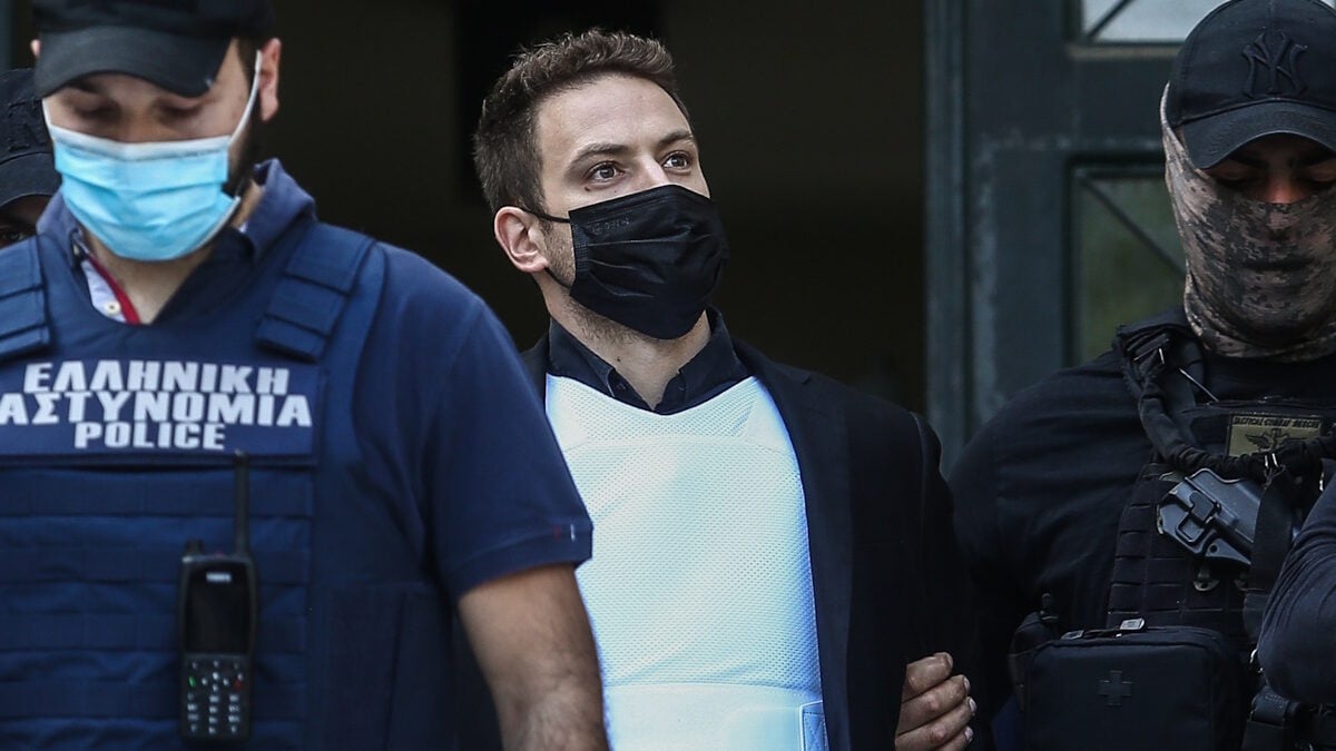 Κάρολαϊν Κράουτς: «Τον μισώ από τα βάθη της ψυχής μου» – Η εξομολόγηση του πατέρα της για τον πιλότο Μπάμπη Αναγνωστόπουλο 1 Κάρολαϊν Κράουτς: «Τον μισώ από τα βάθη της ψυχής μου» – Η εξομολόγηση του πατέρα της για τον πιλότο Μπάμπη Αναγνωστόπουλο