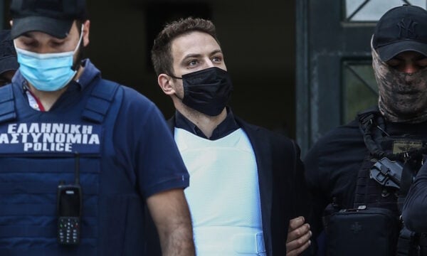 Κάρολαϊν Κράουτς: «Τον μισώ από τα βάθη της ψυχής μου» – Η εξομολόγηση του πατέρα της για τον πιλότο Μπάμπη Αναγνωστόπουλο