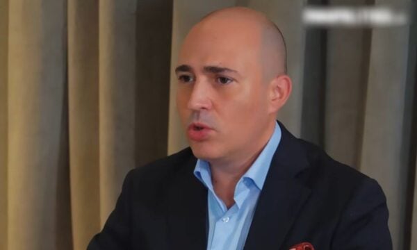 Θρήνος για τον Κωνσταντίνο Μπογδάνο: Πέθανε ο πατέρας του – Η σπαρακτική ανάρτησή του