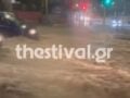 Μπουρίνι «σάρωσε» τη Θεσσαλονίκη – Δρόμοι μετατράπηκαν σε χειμάρρους μέσα σε λίγη ώρα
