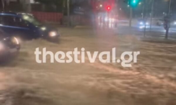Μπουρίνι «σάρωσε» τη Θεσσαλονίκη – Δρόμοι μετατράπηκαν σε χειμάρρους μέσα σε λίγη ώρα