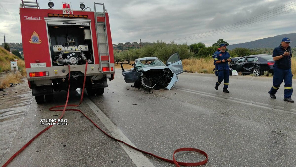 Τροχαίο στο Ναύπλιο: Δύο αυτοκίνητα μετατράπηκαν σε άμορφη μάζα σιδηρικών μετά τη σύγκρουση – Τρεις τραυματίες 12 Τροχαίο στο Ναύπλιο: Δύο αυτοκίνητα μετατράπηκαν σε άμορφη μάζα σιδηρικών μετά τη σύγκρουση – Τρεις τραυματίες