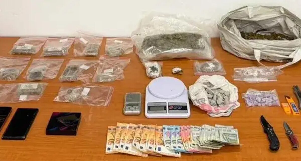 Κηφισιά: Έξι ανήλικοι και ένας 19χρονος διακινούσαν ναρκωτικά στις πιάτσες τοξικομανών