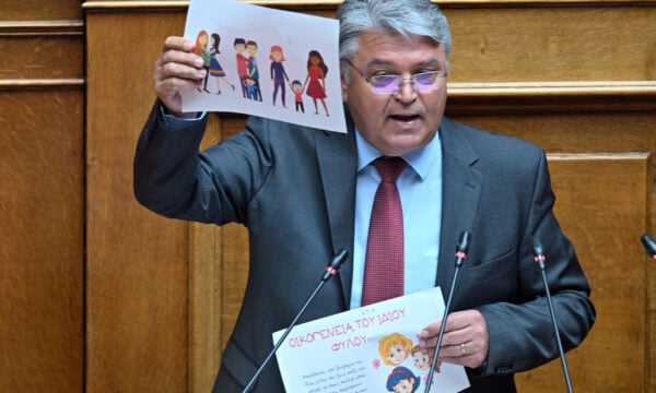 Νατσιός στη Βουλή: Καμία ασπίδα δεν αρκεί χωρίς δόρυ και σπαθί