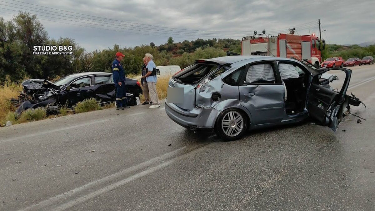 Τροχαίο στο Ναύπλιο: Δύο αυτοκίνητα μετατράπηκαν σε άμορφη μάζα σιδηρικών μετά τη σύγκρουση – Τρεις τραυματίες 5 Τροχαίο στο Ναύπλιο: Δύο αυτοκίνητα μετατράπηκαν σε άμορφη μάζα σιδηρικών μετά τη σύγκρουση – Τρεις τραυματίες