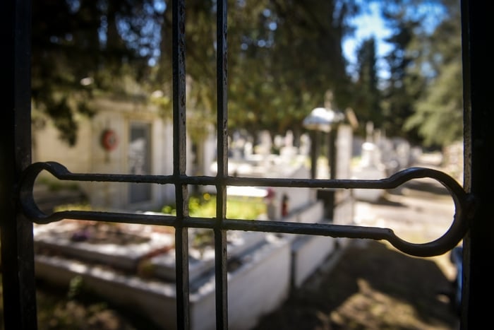 Ρωσία: Ποτάμι γέμισε με φέρετρα μετά από πλημμύρα – Εικόνες θρίλερ