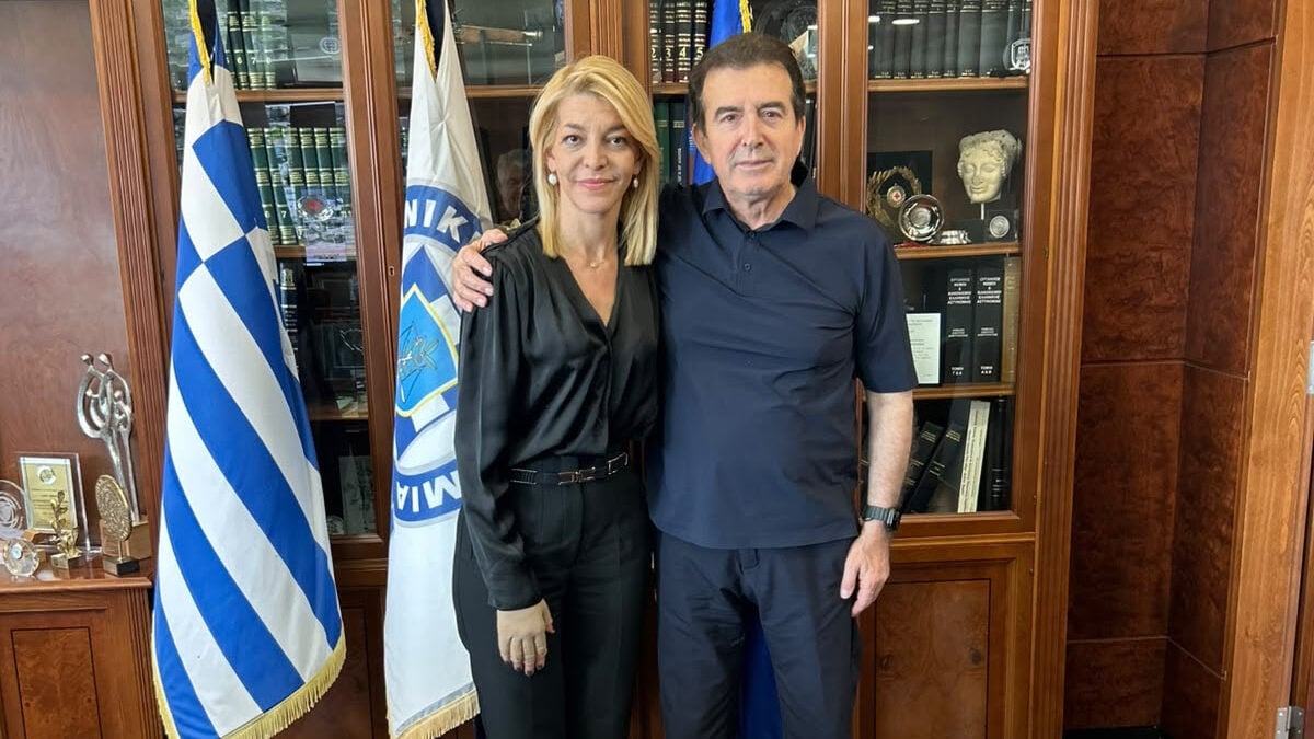 Αφροδίτη Νέστορα: Συνάντηση με τον Μιχάλη Χρυσοχοΐδη μετά την εμπρηστική επίθεση – «Είμαι περήφανη για τους αστυνομικούς που έχουμε» 1 Αφροδίτη Νέστορα: Συνάντηση με τον Μιχάλη Χρυσοχοΐδη μετά την εμπρηστική επίθεση – «Είμαι περήφανη για τους αστυνομικούς που έχουμε»