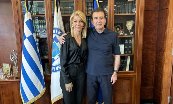 Αφροδίτη Νέστορα: Συνάντηση με τον Μιχάλη Χρυσοχοΐδη μετά την εμπρηστική επίθεση – «Είμαι περήφανη για τους αστυνομικούς που έχουμε»