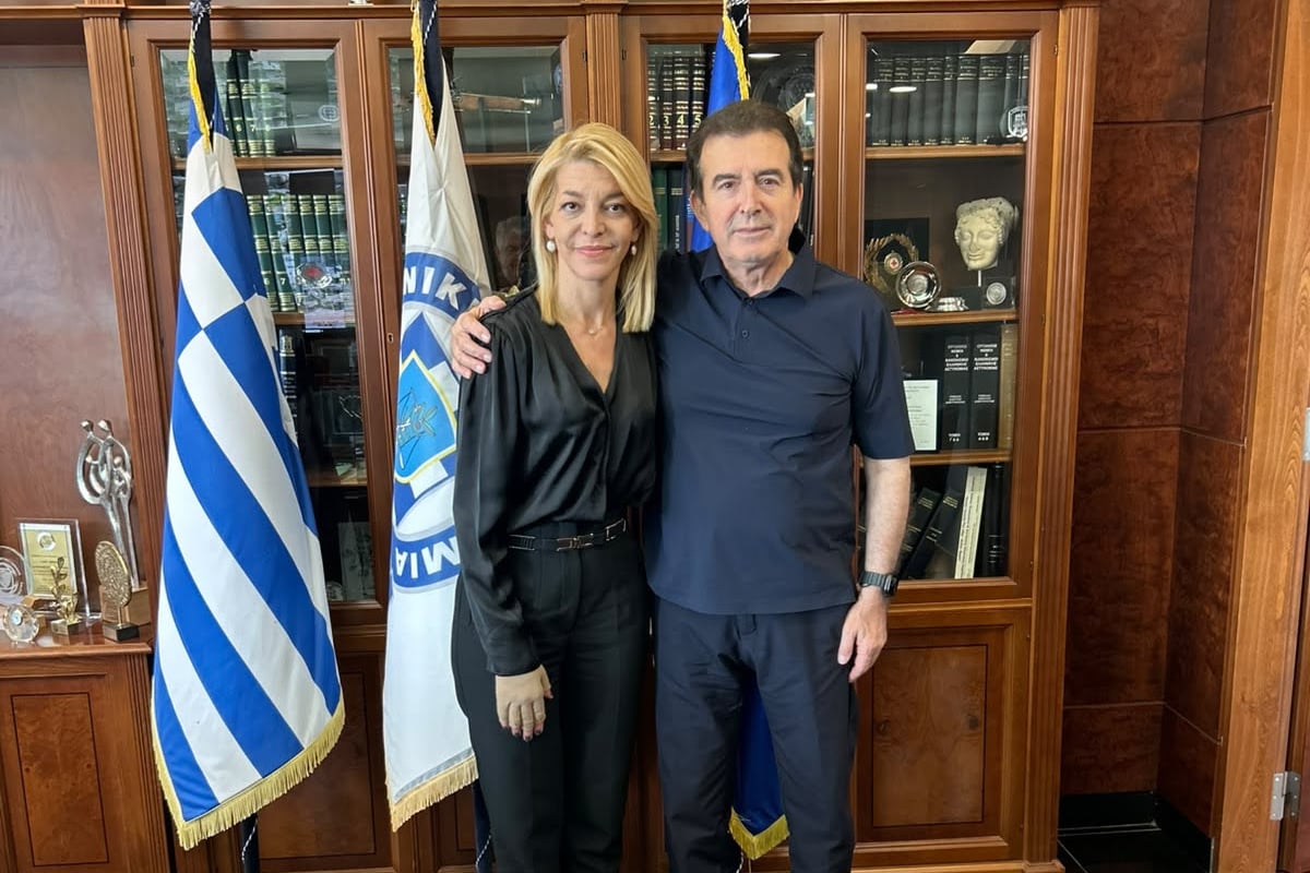 Αφροδίτη Νέστορα: Συνάντηση με τον Μιχάλη Χρυσοχοΐδη μετά την εμπρηστική επίθεση – «Είμαι περήφανη για τους αστυνομικούς που έχουμε»