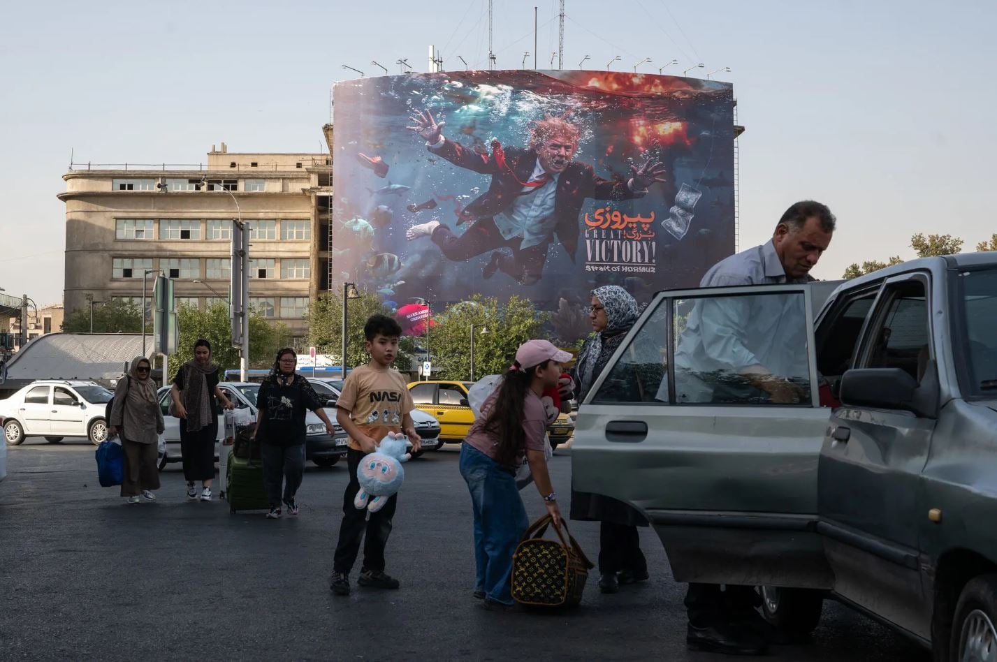 Ιράν ανεβάζει επικίνδυνα την ένταση με τις ΗΠΑ – Στενά του Ορμούζ, χτυπήματα σε τάνκερ και φόβος γενικευμένου πολέμου