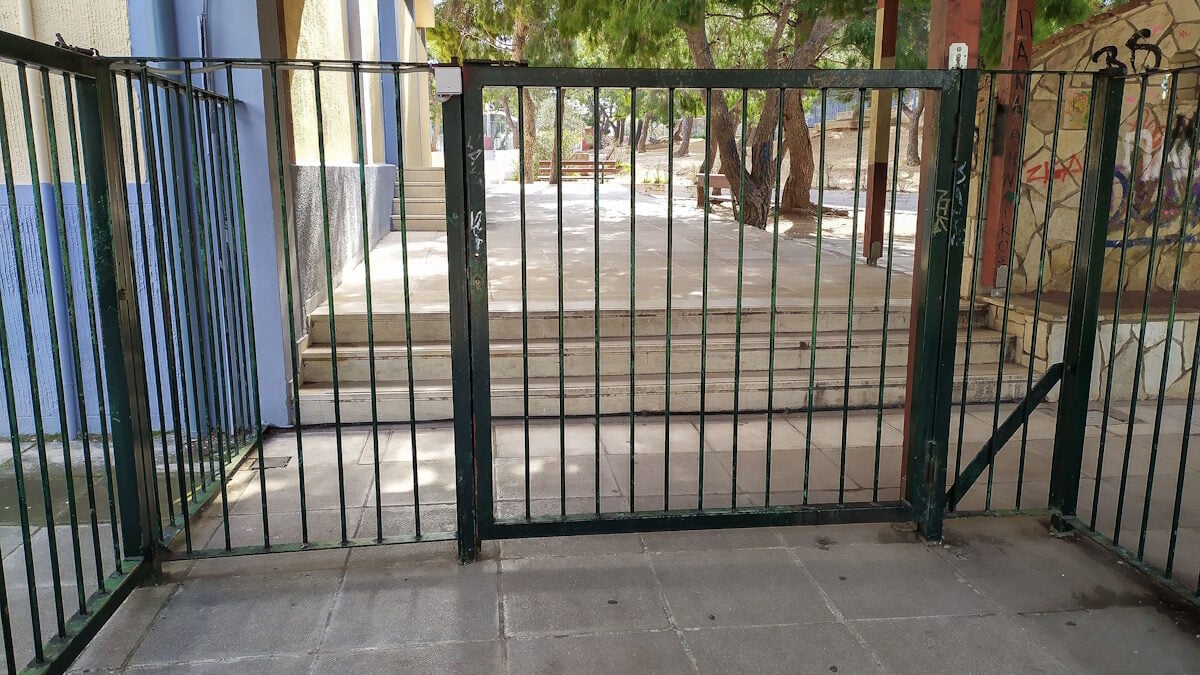 Άνω Λιόσια: Η Διεύθυνση Πρωτοβάθμιας Εκπαίδευσης Αττικής καταγγέλλει επίθεση σε νηπιαγωγό που τραυματίστηκε 1 Άνω Λιόσια: Η Διεύθυνση Πρωτοβάθμιας Εκπαίδευσης Αττικής καταγγέλλει επίθεση σε νηπιαγωγό που τραυματίστηκε