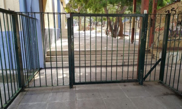 Άνω Λιόσια: Η Διεύθυνση Πρωτοβάθμιας Εκπαίδευσης Αττικής καταγγέλλει επίθεση σε νηπιαγωγό που τραυματίστηκε