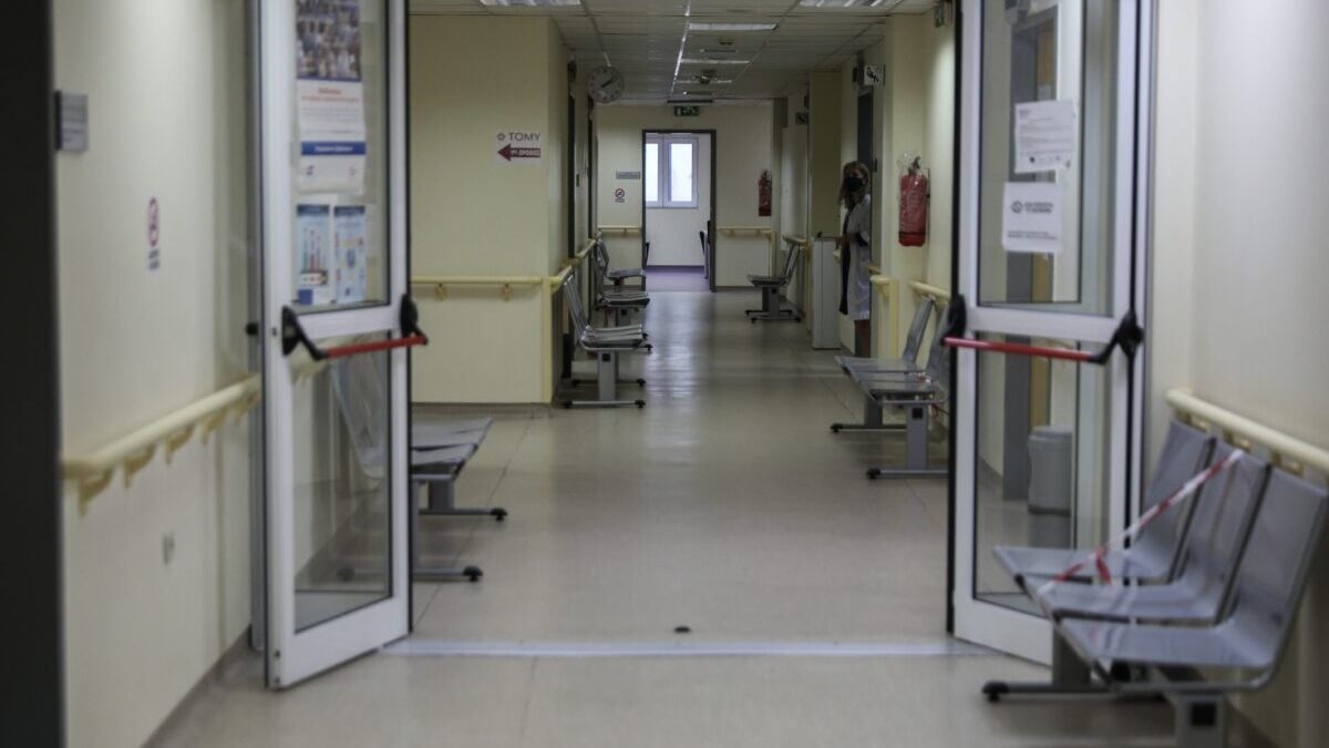 Ηγουμενίτσα: Στη ΜΕΘ παραμένει η 24χρονη που παρασύρθηκε από αυτοκίνητο – Ήταν στο καπό και ο σύντροφός της έβαλε μπρος 1 Ηγουμενίτσα: Στη ΜΕΘ παραμένει η 24χρονη που παρασύρθηκε από αυτοκίνητο – Ήταν στο καπό και ο σύντροφός της έβαλε μπρος