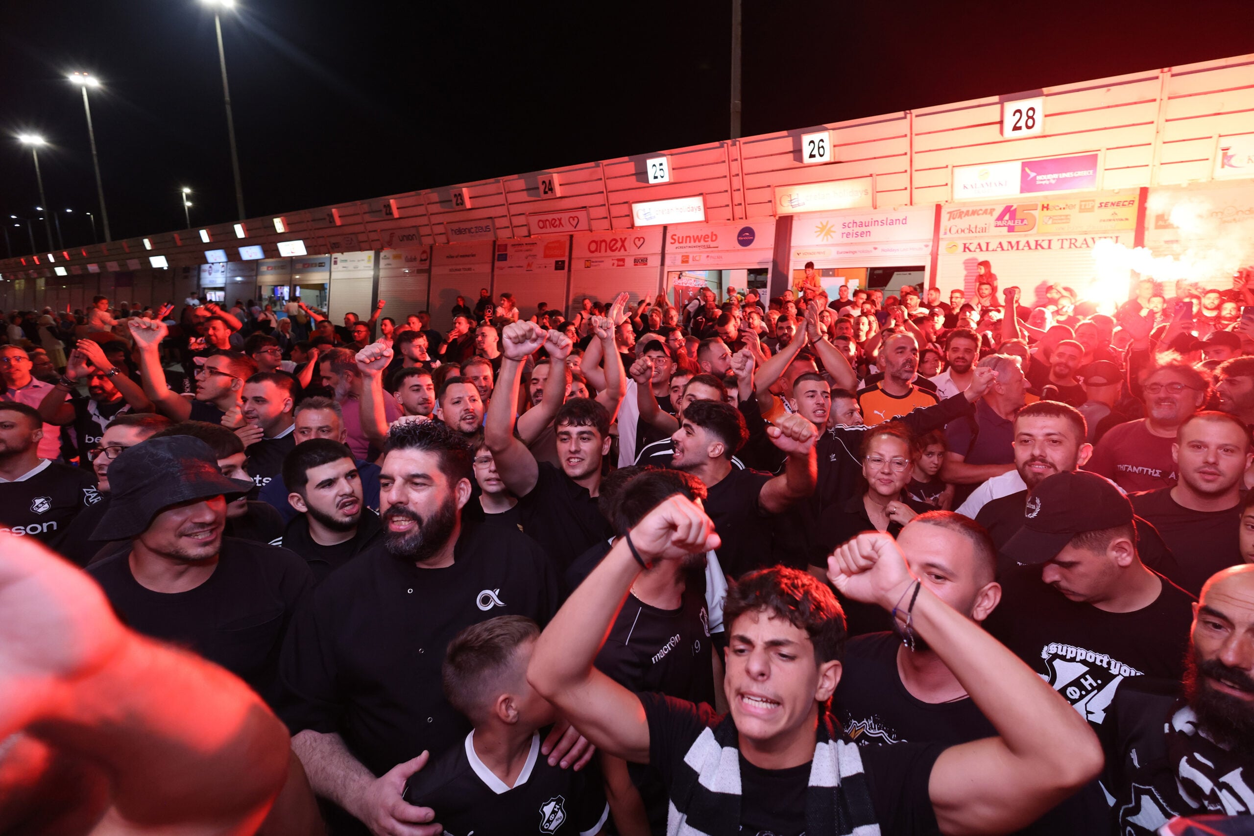 ΟΦΗ: Υποδοχή στο Ηράκλειο για τους παίκτες των Κρητικών μετά τη νίκη επί του Ολυμπιακού 9 ΟΦΗ: Υποδοχή στο Ηράκλειο για τους παίκτες των Κρητικών μετά τη νίκη επί του Ολυμπιακού