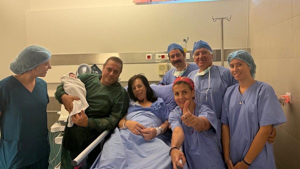 Αθήνα: Βρέφος γεννήθηκε από έμβρυο σε κρυοσυντήρηση 22 χρόνια – Η οικογένεια είχε χάσει τον 21χρονο γιο της σε τροχαίο 1 Αθήνα: Βρέφος γεννήθηκε από έμβρυο σε κρυοσυντήρηση 22 χρόνια – Η οικογένεια είχε χάσει τον 21χρονο γιο της σε τροχαίο