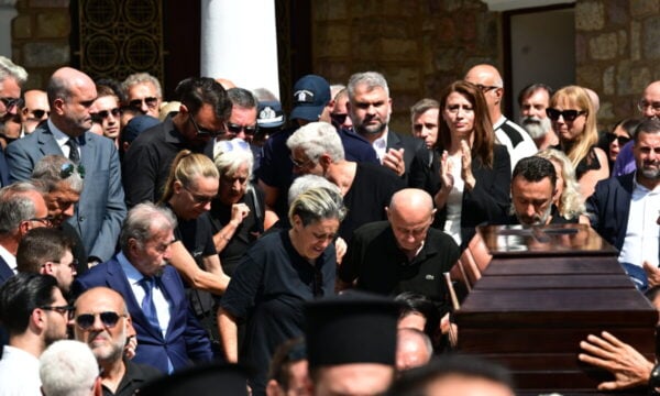 Γιώργος Μαζωνάκης: Το τελευταίο χειροκρότημα στο παιδί της νύχτας που έφυγε νωρίς