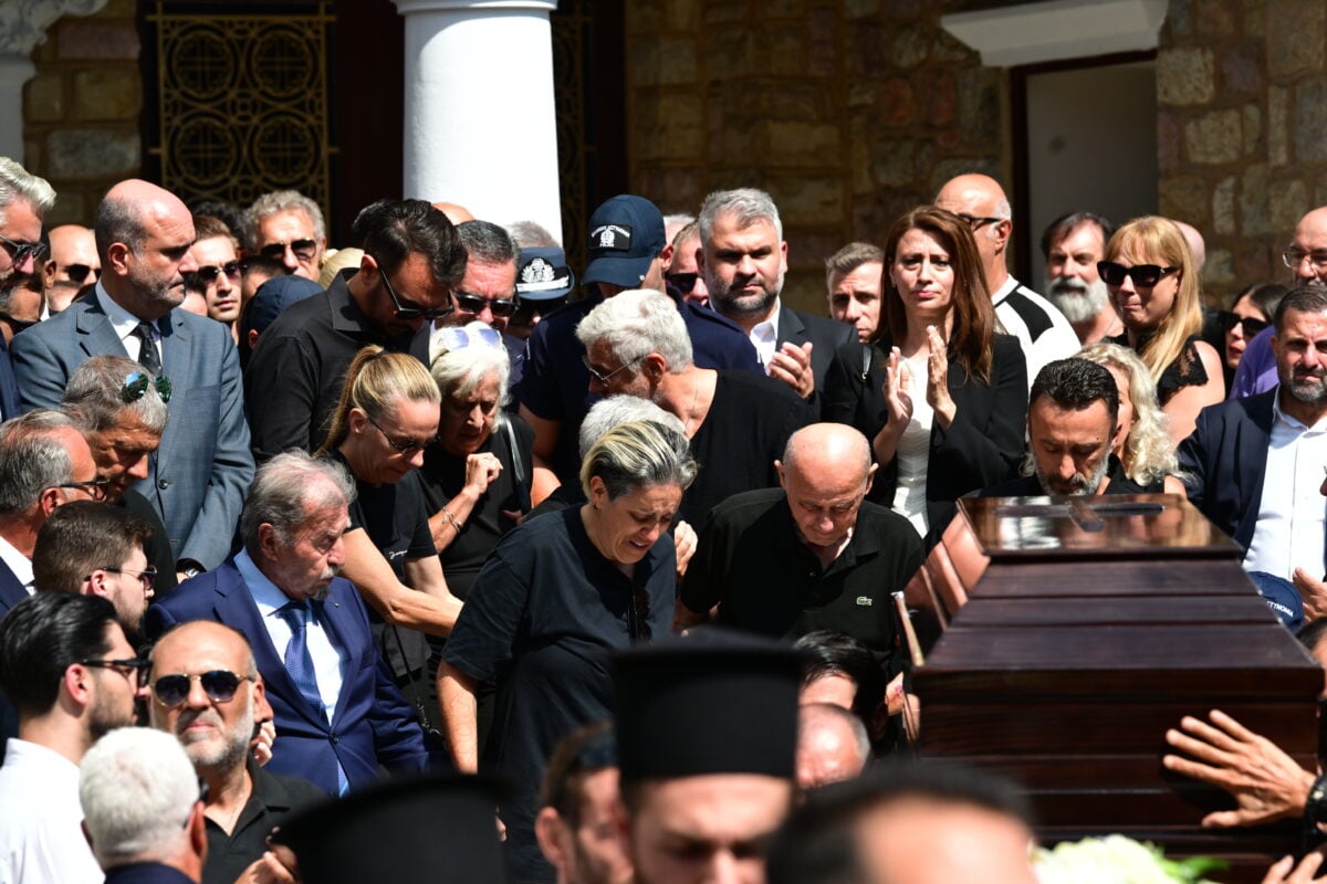 Γιώργος Μαζωνάκης: Το τελευταίο χειροκρότημα στο παιδί της νύχτας που έφυγε νωρίς