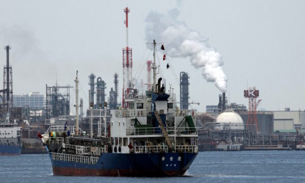 Brent κάτω από τα 100 δολάρια, σε πτώση και το φυσικό αέριο με φόντο τα σημάδια προόδου στις συνομιλίες μεταξύ ΗΠΑ και Ιράν