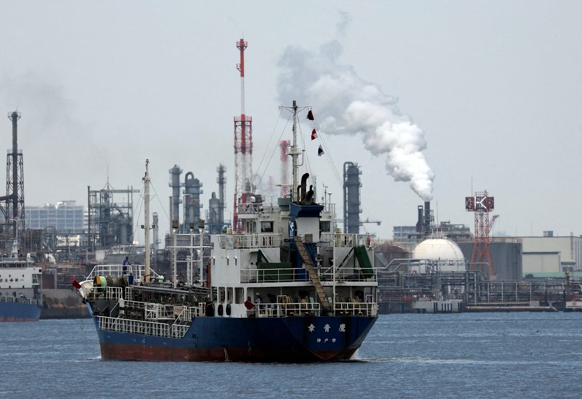 Brent κάτω από τα 100 δολάρια, σε πτώση και το φυσικό αέριο με φόντο τα σημάδια προόδου στις συνομιλίες μεταξύ ΗΠΑ και Ιράν
