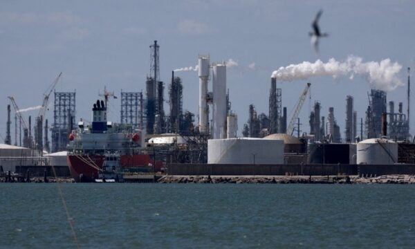 Πετρέλαιο: Στα 108 δολάρια το Brent – Τα αυξημένα αποθέματα αργού στις ΗΠΑ ανέκοψαν το ανοδικό σερί