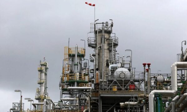 Brent: Ξεπέρασε τα 102 δολάρια και το φυσικό αέριο έφτασε στα 74 ευρώ εν μέσω αβεβαιότητας για τις συνομιλίες ΗΠΑ – Ιράν