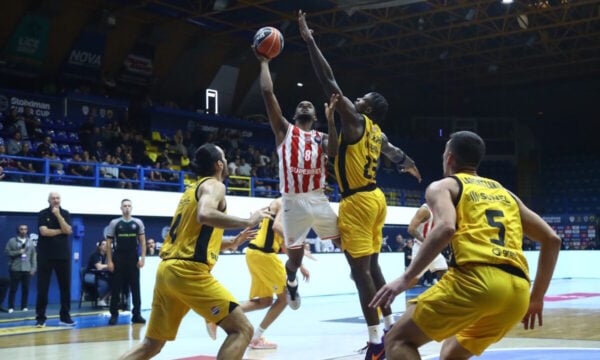 Ολυμπιακός – ΑΕΚ 93-80: Με Μοντέρο και Χολ στον τελικό του Super Cup στο μπάσκετ οι Ερυθρόλευκοι