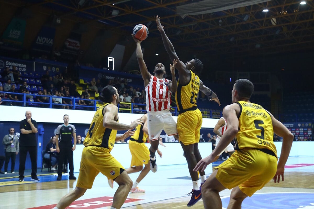 Ολυμπιακός – ΑΕΚ 93-80: Με Μοντέρο και Χολ στον τελικό του Super Cup στο μπάσκετ οι Ερυθρόλευκοι