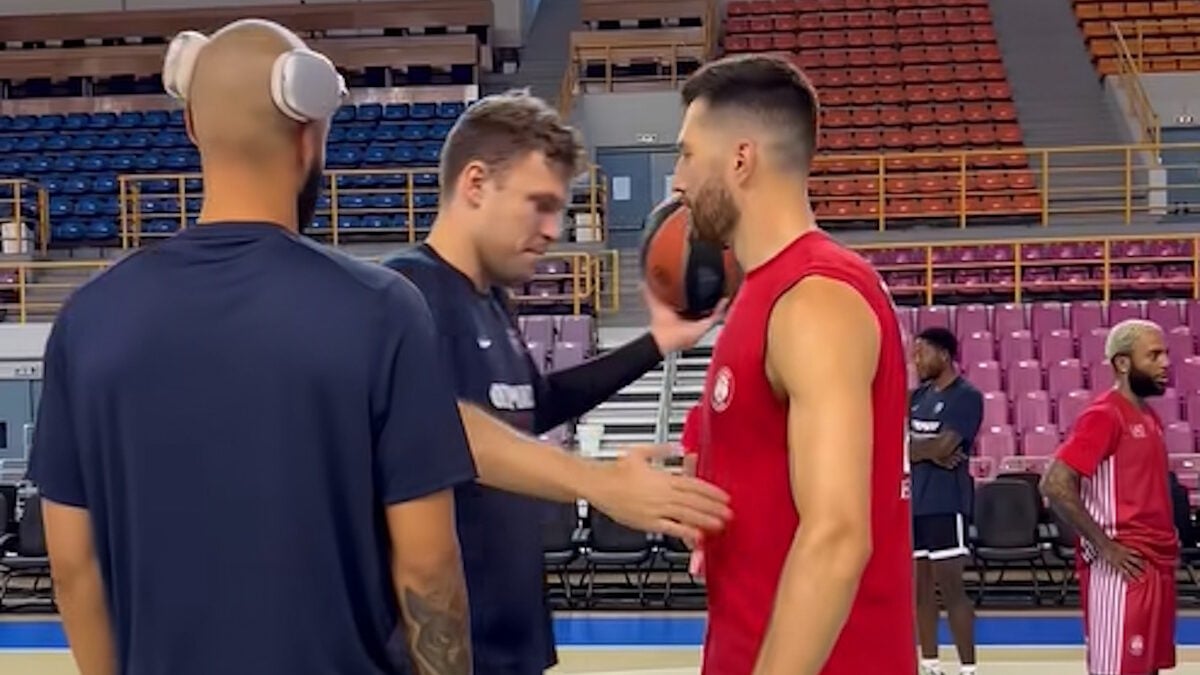 Ολυμπιακός: Πόσταρε η ερυθρόλευκη ΚΑΕ για τη συνάντηση με Πίτερς και Ράιτ «Μια φορά κόκκινοι, για πάντα κόκκινοι» 1 Ολυμπιακός: Πόσταρε η ερυθρόλευκη ΚΑΕ για τη συνάντηση με Πίτερς και Ράιτ «Μια φορά κόκκινοι, για πάντα κόκκινοι»