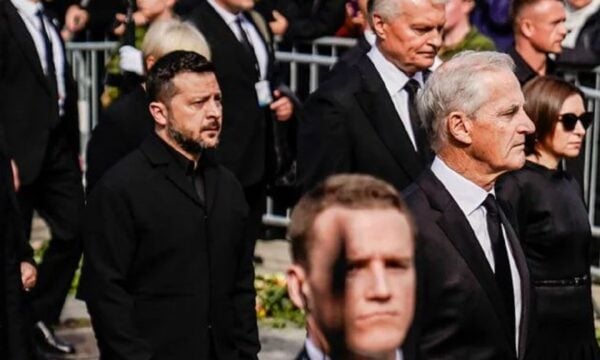 «Παραλίγο να χτυπηθεί από drone» το αεροπλάνο του Ζελένσκι, λέει ο Νορβηγός πρωθυπουργός