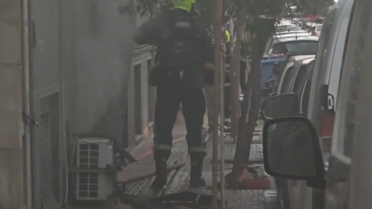 Παγκράτι: Ακούστηκε έκρηξη πριν από τη φωτιά στο υπόγειο – Εκκενώθηκε πολυκατοικία 1 Παγκράτι: Ακούστηκε έκρηξη πριν από τη φωτιά στο υπόγειο – Εκκενώθηκε πολυκατοικία