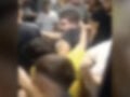 Παγκράτι: Άγρια συμπλοκή νεαρών μέσα σε γεμάτο λεωφορείο – βίντεο