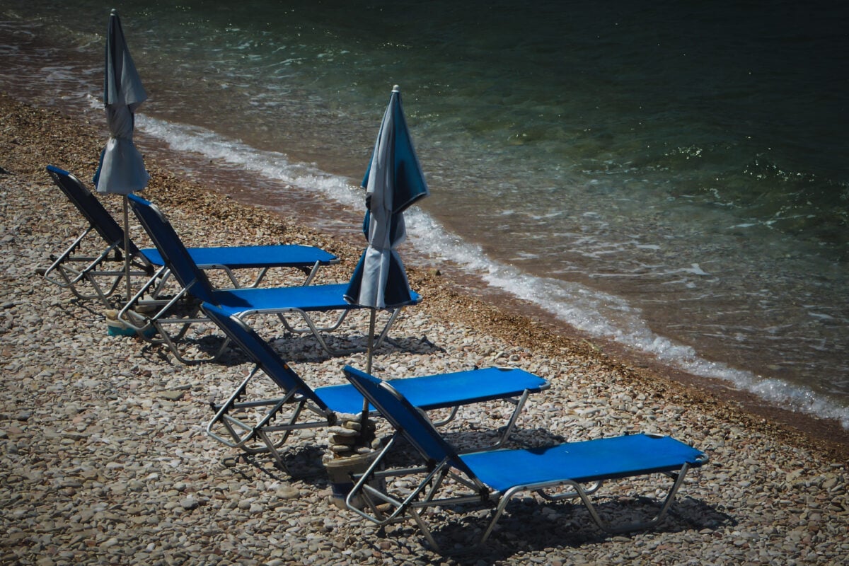 Βουλιαγμένη: 76χρονος σκότωσε στο ξύλο 82χρονο για μία ξαπλώστρα