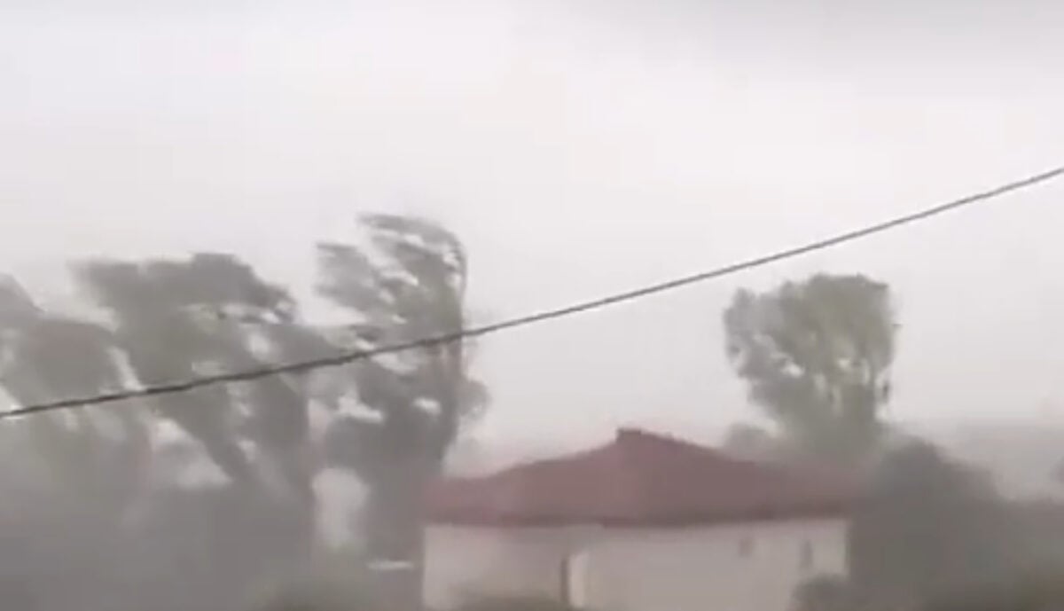 Πάργα: Ο ανεμοστρόβιλος προκάλεσε ζημιές σε χωριά – Χωρίς ρεύμα τουλάχιστον 8 περιοχές 8 Πάργα: Ο ανεμοστρόβιλος προκάλεσε ζημιές σε χωριά – Χωρίς ρεύμα τουλάχιστον 8 περιοχές