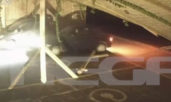 Πάρος: Αυτοκίνητο μπήκε σε πάρκινγκ ενοικιαζόμενων δωματίων στην Πούντα – Βίντεο