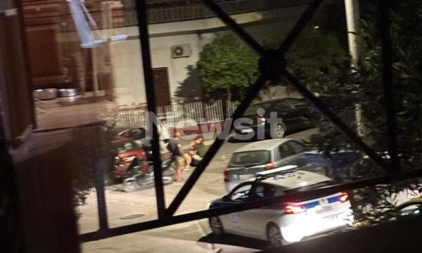 Πατήσια: Βίντεο ντοκουμέντο από την ένοπλη επίθεση – Τραυματισμένος ο 55χρονος δέχεται πρώτες βοήθειες