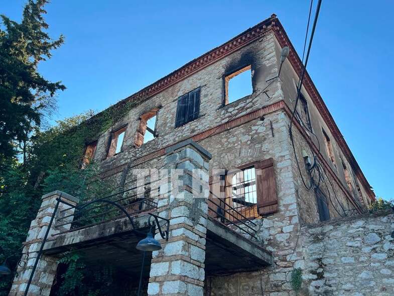 Achaia Clauss: Η εικόνα της καταστροφής από τη φωτιά στο εμβληματικό οινοποιείο της Πάτρας – Ματαιώθηκε ο Ανοιχτός Τρύγος