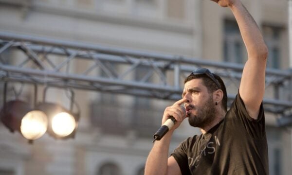 Δεκατρία χρόνια από τη εν ψυχρώ δολοφονία του Παύλου Φύσσα: Από το μαχαίρι του Ρουπακιά, στην ιστορική καταδίκη της Χρυσής Αυγής και την αποφυλάκιση Κασιδιάρη