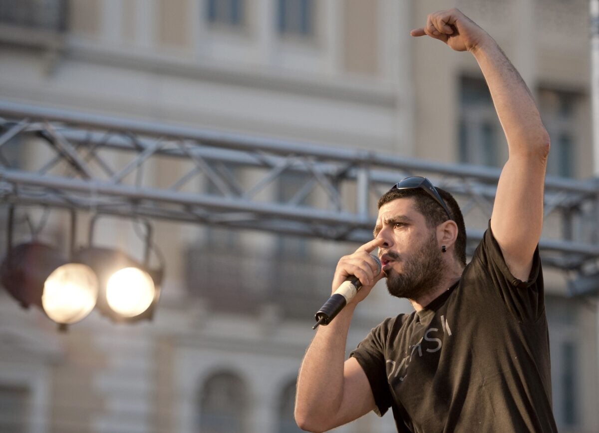 Δεκατρία χρόνια από τη εν ψυχρώ δολοφονία του Παύλου Φύσσα: Από το μαχαίρι του Ρουπακιά, στην ιστορική καταδίκη της Χρυσής Αυγής και την αποφυλάκιση Κασιδιάρη