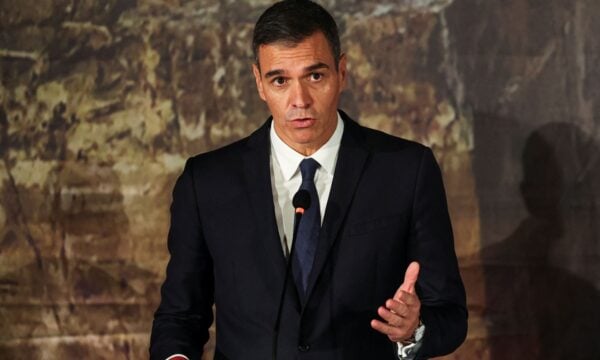Ισπανία: Ο Σάντσεθ «αθωώνει» το Μαρόκο για τη μαζική είσοδο 70.000 μεταναστών στη Θέουτα – Τι αναφέρει έκθεση της αστυνομίας