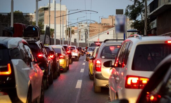 Κίνηση στους δρόμους: Μποτιλιάρισμα σε Κηφισό, Λεωφόρο Αθηνών και Αττική Οδό