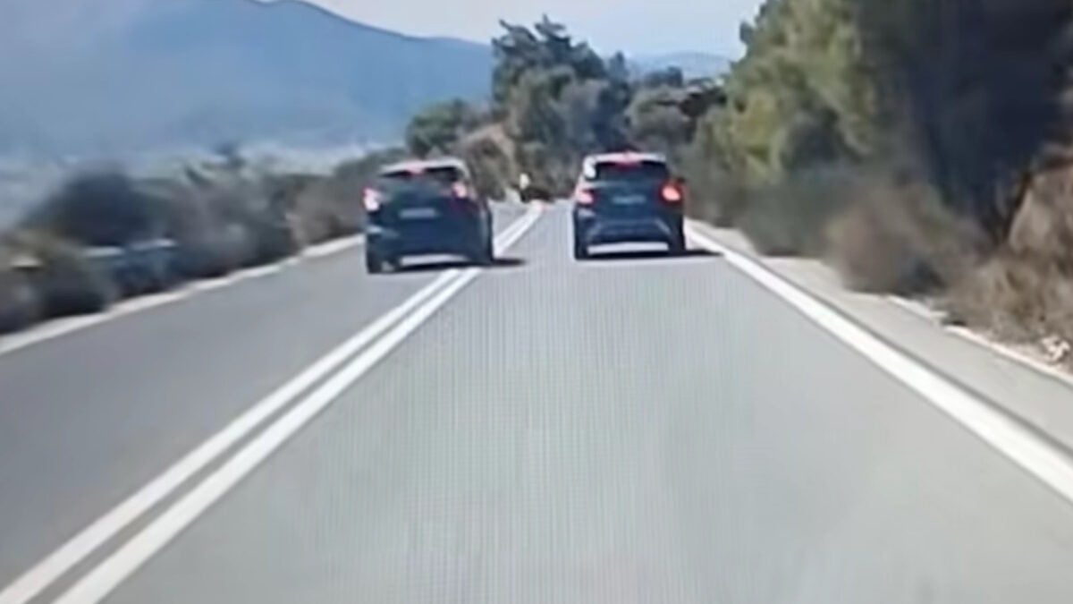 Πεντέλη: Βίντεο από οδηγό να κάνει διπλή προσπέραση πάνω σε στροφή στο βουνό 1 Πεντέλη: Βίντεο από οδηγό να κάνει διπλή προσπέραση πάνω σε στροφή στο βουνό