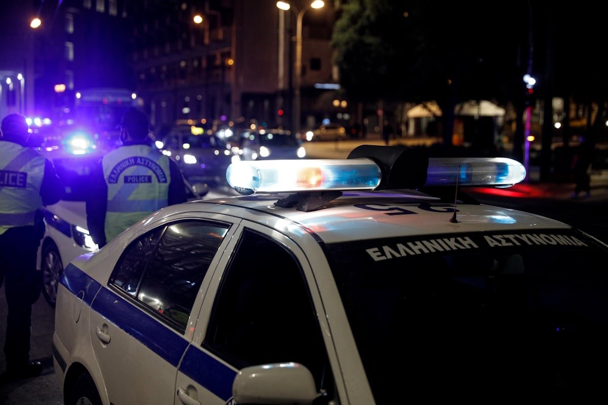 Καταδίωξη μέχρι τον Ασπρόπυργο για κλεμμένο αυτοκίνητο από το Αιγάλεω – Δύο συλλήψεις