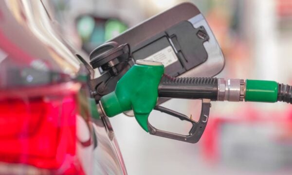 Καύσιμα: Νέα αύξηση σε αμόλυβδη βενζίνη και πετρέλαιο κίνησης – Πότε θα φτάσουν τα 2,20 ευρώ το λίτρο
