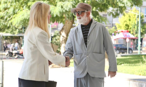 Ο Πέτρος Φιλιππίδης στον Άρειο Πάγο για την αναίρεση της καταδίκης του – Τον συνοδεύει η σύζυγός του