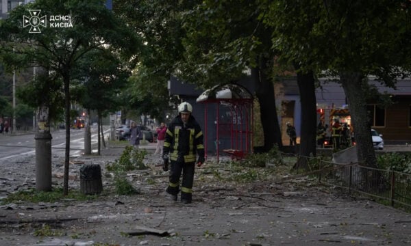 Ουκρανία: Ένας νεκρός και 56 τραυματίες από ρωσικά πλήγματα – Νέα νυχτερινή επίθεση στο Κίεβο