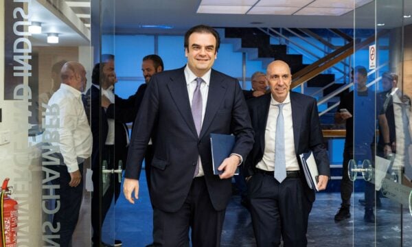 Μπρατάκος: Πριν αποφασίσουμε πώς θα μοιράσουμε τον πλούτο, πρέπει να εξηγήσουμε πώς θα τον δημιουργήσουμε